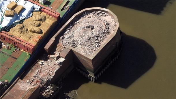 Hier der etwas seitliche Blick vom Weserstrandbad aus. Auch die Eichenpfähle sind gut zu erkennen.