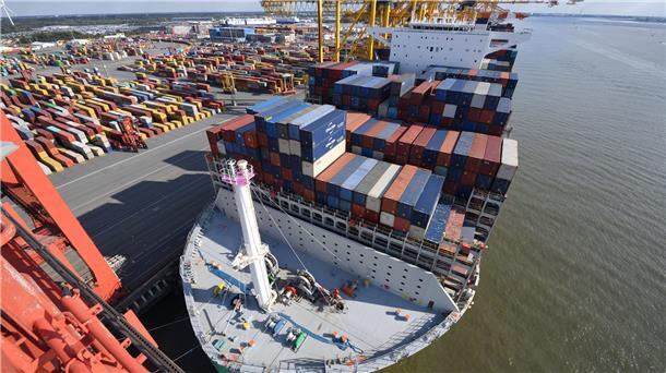 Containerschiff XXL: So sieht es auf der "Champs Elysees" aus Hier ein weiterer Blick auf die Ladefläche der „CMA CGM Champs Elysees“.