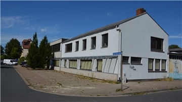 Hier in den ehemaligen Räumlichkeiten der Firma Louis Müller ist derzeit das Lager der JUH-Auslandshilfe. Nun wird ein neues Domizil gesucht.
