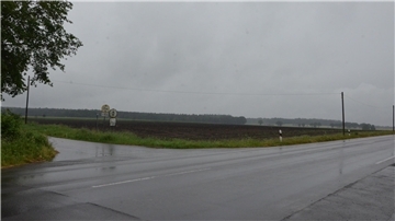 Hier, in der Nähe der geplanten A 20-Abfahrt an der B 495, könnte ein interkommunaler Gewerbepark entstehen. Am Dienstagabend hat der Bauausschuss der Samtgemeinde Geestequelle über die anstehende Planung diskutiert.
