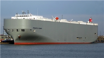 Hier liegt die „Fremantle Highway“ im Jahr 2014 in Bremerhaven.