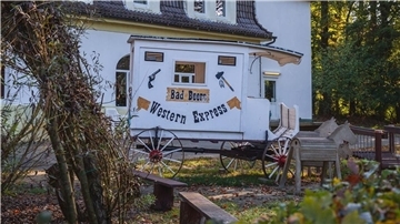 Hier sind auch schon Bud Spencer und Terence Hill eingestiegen: Die bekannte weiße Kutsche aus dem Film „Die Troublemaker“.