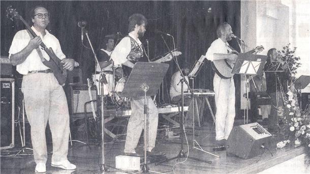 In Nordenham steht in den 90er-Jahren die Lehrerband auf der Bühne