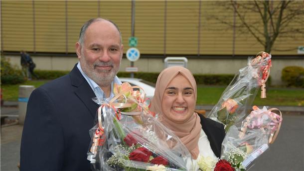 Hier strahlten sie noch gemeinsam: die ägyptisch-deutsche Aktivistin Fagr Eladly und ihr Vater 2017 an der Universität Heidelberg.
