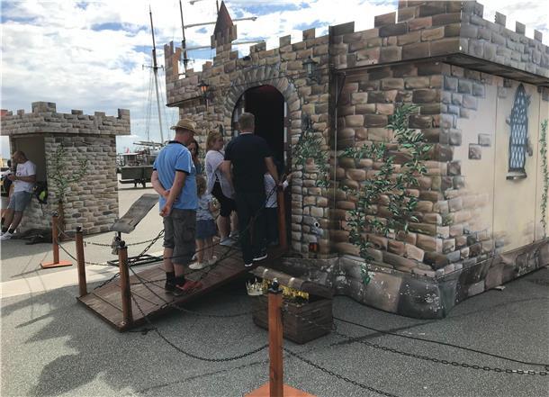 Maritime Tage (Update 36): Ein letzter Gruß an die schwimmenden Gäste Kasperletheater in der Burg