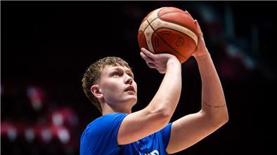 Hilmar Henningsson ist der erste isländische Basketball-Profi in der Geschichte der Eisbären.