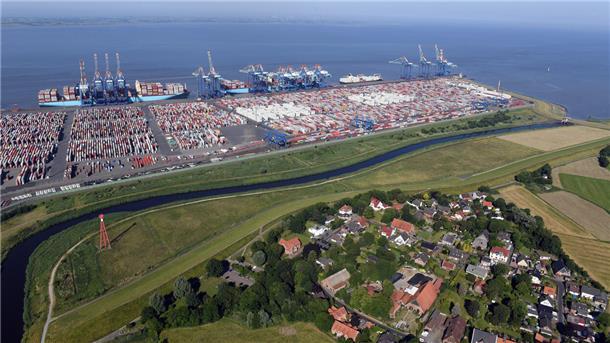 Überseehafen mit Grauwallkanal in Bremerhaven