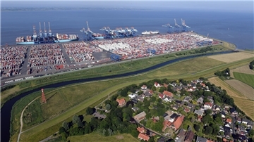 Überseehafen mit Grauwallkanal in Bremerhaven