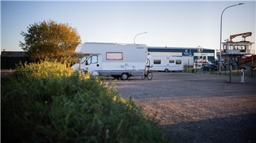 Caravan-Stellplatz "Havenblick" in der Bremerhavener Herwigstraße im Fischereihafen. 