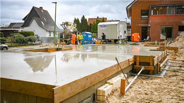 Hinterbebauung lautet die Lösung, wenn es keine anderen Bauplätze mehr gibt. Nachverdichtet werden soll besonders intensiv auf den großen Grundstücken in der „Industriesiedlung“ in Wulsdorf. Foto: Scheschonka