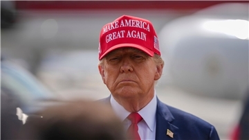Hintergrund des Falls ist, dass Trump 2016 kurz vor seiner Wahl zum Präsidenten 130.000 US-Dollar Schweigegeld an die Pornodarstellerin Stormy Daniels zahlen ließ.
