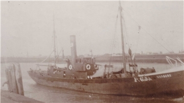 Historiker Dr. Heiko Herold sucht nach Bildern von der Wurthmann-Flotte. Dieses Foto zeigt vermutlich den Fischdampfer „Eva“. 