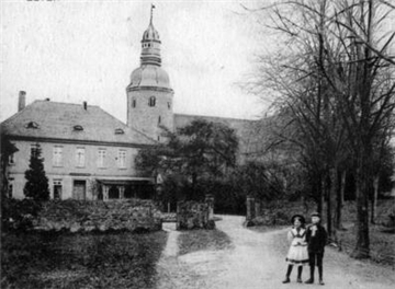Historische Ansicht vom „Landratshaus“ mit „St. Viti Kirche“