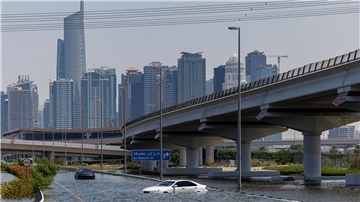 Hochwasser in Dubai. In den Vereinigten Arabischen Emiraten kam es nach schweren Regenfällen zu Überschwemmumngen.