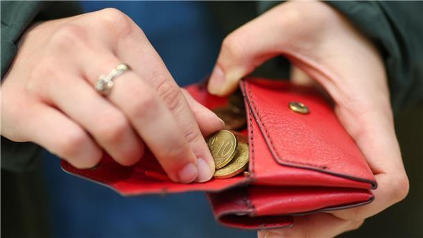 Höhere Inflationsraten schmälern die Kaufkraft der Menschen. (Symbolbild)