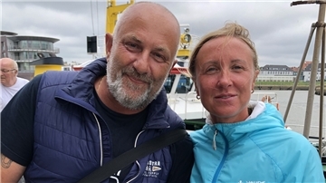 Hoffen, dass sie den Hafen verlassen können: Dimitrios und Adriana Giovas liegen mit ihrem Motorboot im Fischereihafen.