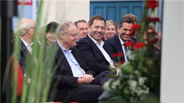 Viele lachende Gesichter SPD-Leute