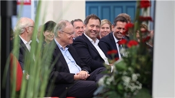 Viele lachende Gesichter SPD-Leute