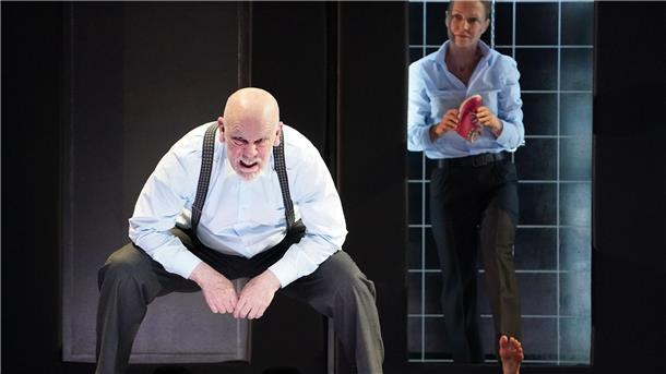 Viel Jubel für John Malkovich am Hamburger Thalia Theater Hollywoodstar John Malkovich zusammen mit der litauischen Schauspielerin Ingeborga Dapkunaite im Theaterstück „In the Solitude of Cotton Fields“ im Thalia Theater.