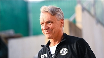 Trainer Horst Steffen vor dem Spiel.