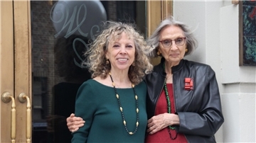 Hoteleignerin Judy Paul (l) und ihre Mutter Rita Paul, die Gründerin des Washington Hotels.