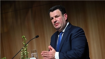 Hubertus Heil (SPD) beim Festakt der Hans-Böckler-Stiftung zu 75 Jahre Tarifvertragsgesetz.