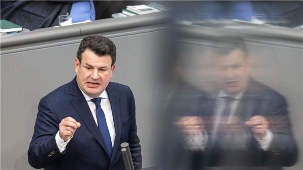 Heil verteidigt Bürgergeld - Rentenreform im Februar Hubertus Heil (SPD) will mehr Geld für das Bürgergeld ausgeben.