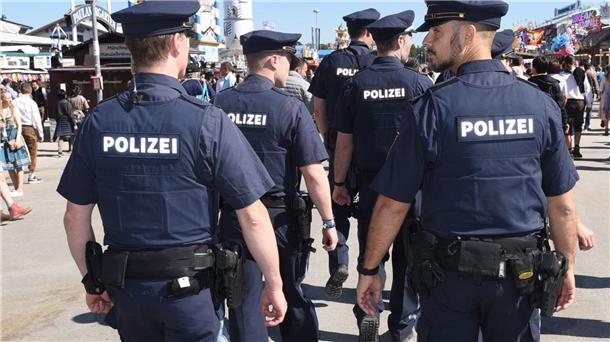 Terrorgefahr: Schärfere Kontrollen auf Wiesn Hunderte Polizeibeamte sichern das Volksfest. (Archivbild)