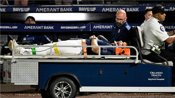 Baseball-Profi nach hartem Gesichtstreffer im Krankenhaus Hunter Bigge wird nach dem Treffer im Gesicht ins Krankenhaus gebracht.