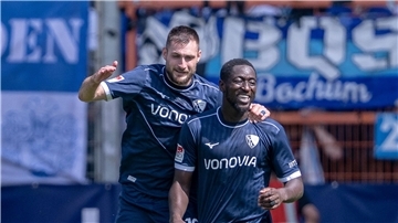 Ibrahima Sissoko darf sich für das 1:0 gegen Elversberg gratulieren lassen.
