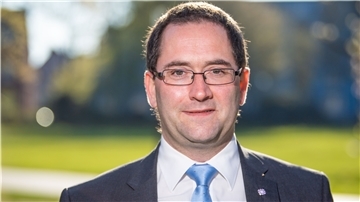 „Ich glaube nicht, dass sich der Gesang der Engel von einer Maske abhalten lässt.“ Albrecht Preisler, Superintendent des Kirchenkreises Wesermünde, spricht von einer besonderen Verantwortung jedes Einzelnen in Zeiten von Corona. Und die gelte nicht nur im Advent oder zu Weihnachten.