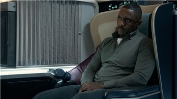 Idris Elba als Sam Nelson in der Thriller-Serie „Hijack“.