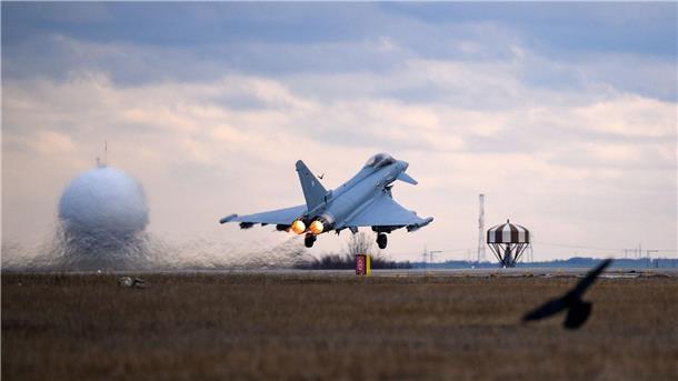 ie deutsche Luftwaffe unterstützt derzeit Nato-Mitglied Rumänien mit Eurofighter Kampfflugzeugen und einem Abwehrsystem bei einem Nato-Programm.
