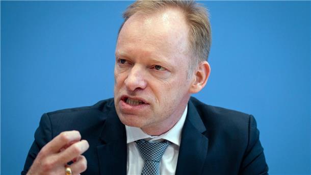 Ifo-Präsident Clemens Fuest sieht mehrere Probleme für die deutsche Wirtschaft.