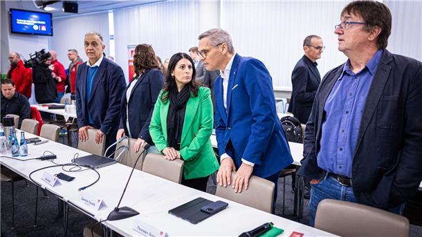 IG-Metall-Bezirksleiter Thorsten Gröger und Betriebsratschefin Daniela Cavallo stellten in der Tarifrunde klare Bedingungen für die Fortsetzung der Gespräche.