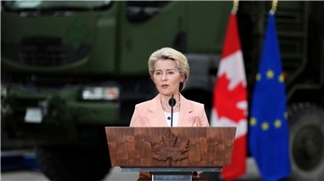 „Ihr habt die Bedeutung der Vorgänge in der Ukraine vor vielen anderen verstanden, inklusive vieler Europäer“, sagt EU-Kommissionspräsidentin Ursula von der Leyen bei einem Besuch in Kanada.