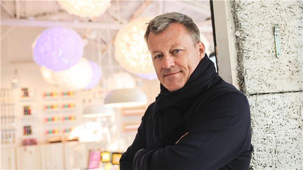 Ikea-Chef Jesper Brodin spricht über Preissenkungen beim schwedischen Möbelhaus.