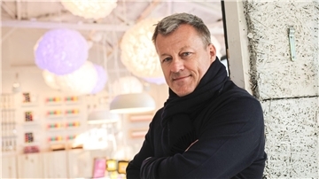 Ikea-Chef Jesper Brodin spricht über Preissenkungen beim schwedischen Möbelhaus.
