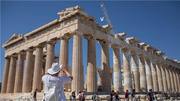 Kritik aus Athen: Modeschau im Parthenon-Saal respektlos Im 19. Jahrhundert wurden Teile des Parthenon-Tempels in Athen durch einen Briten abgebaut und an das British Museum in London verkauft.