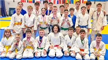 Im Anschluß an ein Turnier in Polen fand ein Trainingscamp für die Kano-Judoka mit der zweifachen Weltmeisterin und zweifachen Olympiamedaillengewinnerin Misato Nakamura (Mitte) aus Japan statt.