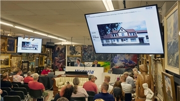 Im Auktionshaus Historia wird die komplette Sammlung des DDR-Museums Döberitz versteigert.