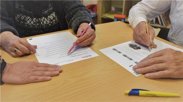 Im AWO-Familienzentrum in Leherheide können Analphabeten kostenlos lesen und schreiben lernen.