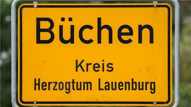 Raucher wird zu spät fertig und springt auf fahrenden Zug Im Bahnhof Büchen hat ein Raucher seine Zigarette nicht schnell genug geschafft und ist auf den fahrenden Zug aufgesprungen.