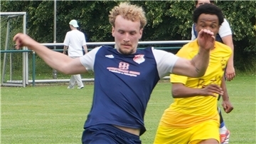 Im Bezirkspokal war Nico Solle-Kreikenbohm (links) gut aufgelegt und erzielte vier Tore für den TSV Stotel. Am 8. August geht es in der Liga mit dem Derby bei der SG Stinstedt los.