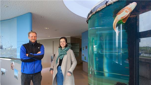 Im Büro sind Saskia Stöwing und Gerke Rademacher eher selten anzutreffen. Oft findet man die beiden auf Netzwerktour irgendwo in der Gemeinde – wie hier im Nationalpark-Haus in Dorum-Neufeld.