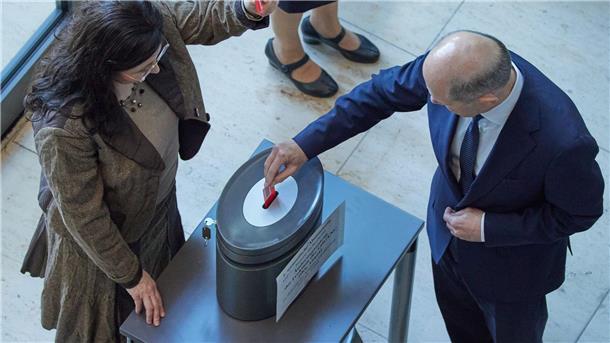 Im Bundestag haben Kanzler Olaf Scholz (r.) und seine Koalition ihr „Sicherheitspaket“ durchgebracht.