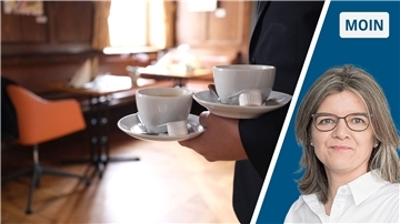 Kaffeetassen im Café