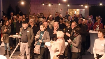 Im Capitol, wo sonst Satire-Veranstaltungen stattfinden, traf sich Bremerhavens Kulturszene zum Neujahrsempfang. Zum Schmunzeln gab es auch an dem Abend reichlich - neben Informativem.