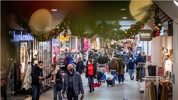 Im Columbus-Center drängelten sich am Sonnabend deutlich weniger Menschen auf der Suche nach Weihnachtsgeschenken als vor der Pandemie.
