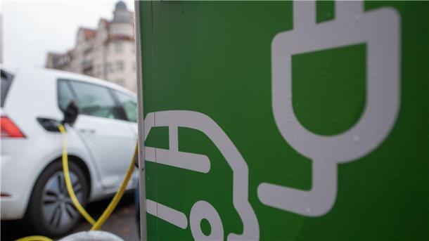 E-Auto an Ladesäule